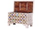 GINER Y COLOMER - Coffre de rangement en bois de manguier massif avec détails en céramique et bronze, finition blanc vieilli - 80 x 40 x 45 cm